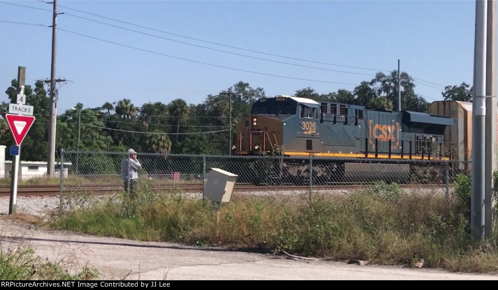 CSX 3026 leading CSX Q441